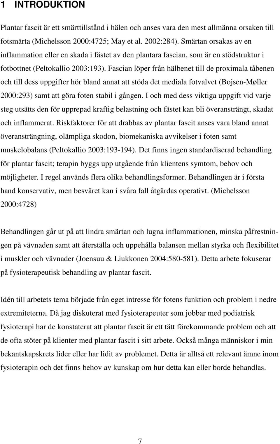 Fascian löper från hälbenet till de proximala tåbenen och till dess uppgifter hör bland annat att stöda det mediala fotvalvet (Bojsen-Møller 2000:293) samt att göra foten stabil i gången.