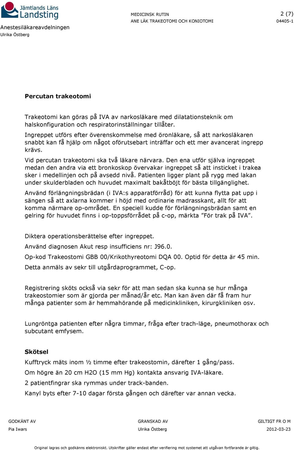 Vid percutan trakeotomi ska två läkare närvara. Den ena utför själva ingreppet medan den andra via ett bronkoskop övervakar ingreppet så att insticket i trakea sker i medellinjen och på avsedd nivå.