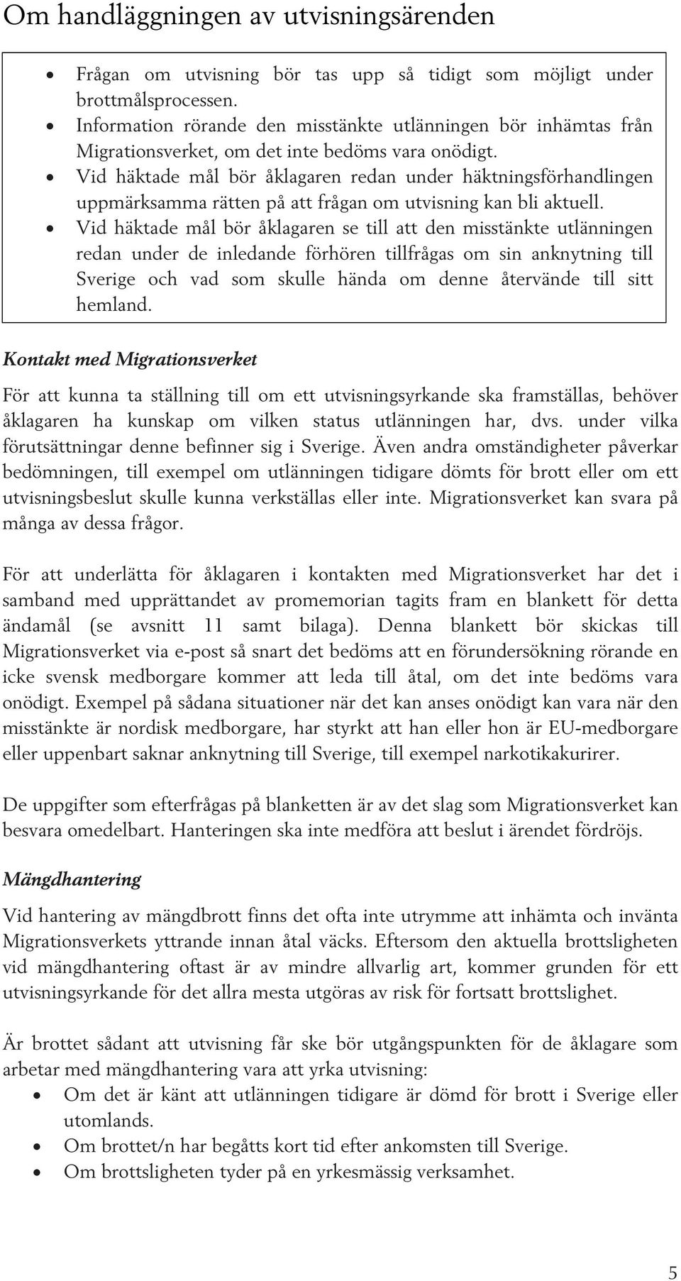 Vid häktade mål bör åklagaren redan under häktningsförhandlingen uppmärksamma rätten på att frågan om utvisning kan bli aktuell.