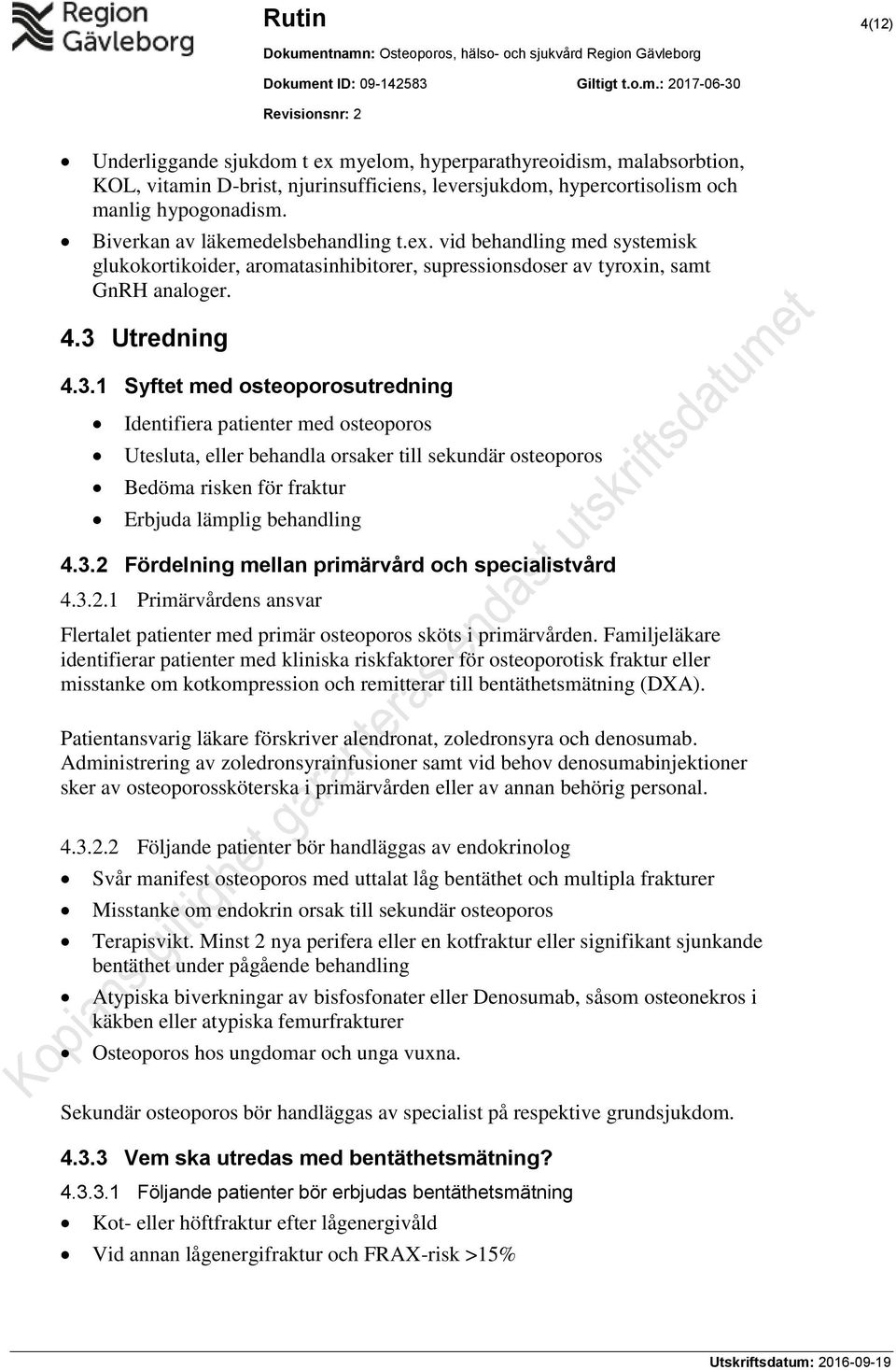 Utredning 4.3.1 Syftet med osteoporosutredning Identifiera patienter med osteoporos Utesluta, eller behandla orsaker till sekundär osteoporos Bedöma risken för fraktur Erbjuda lämplig behandling 4.3.2 Fördelning mellan primärvård och specialistvård 4.