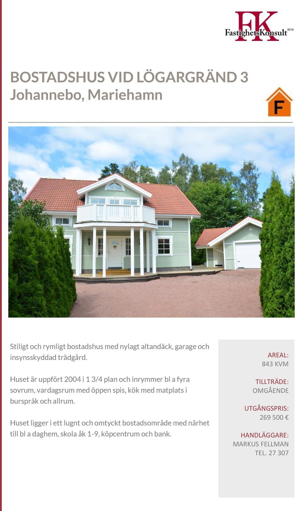 Huset är uppfört 2004 i 1 3/4 plan och inrymmer bl a fyra sovrum, vardagsrum med öppen spis, kök med matplats i