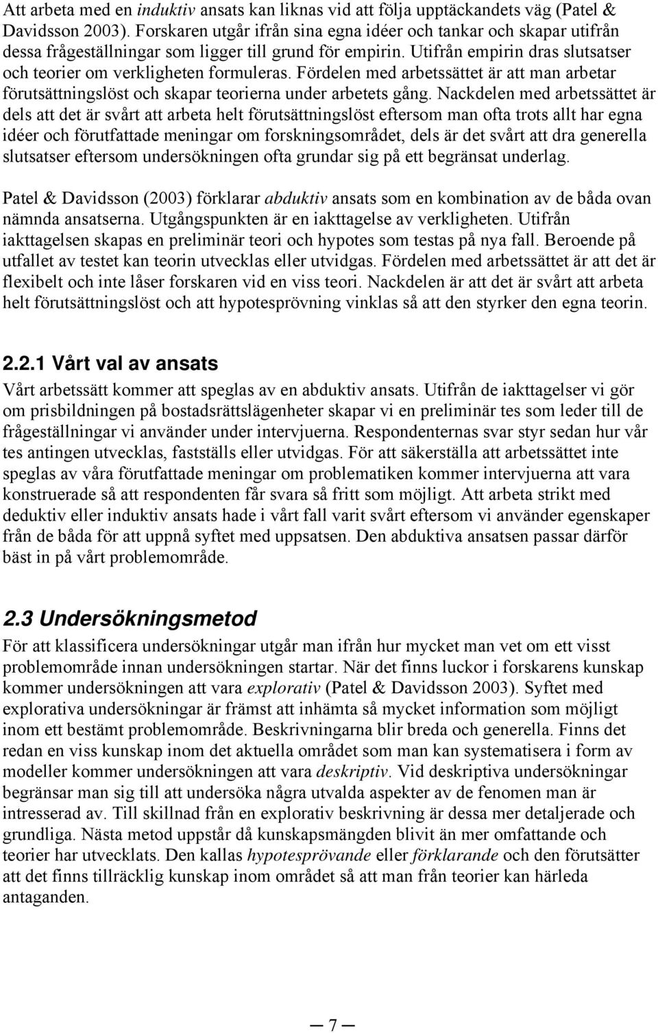 Fördelen med arbetssättet är att man arbetar förutsättningslöst och skapar teorierna under arbetets gång.