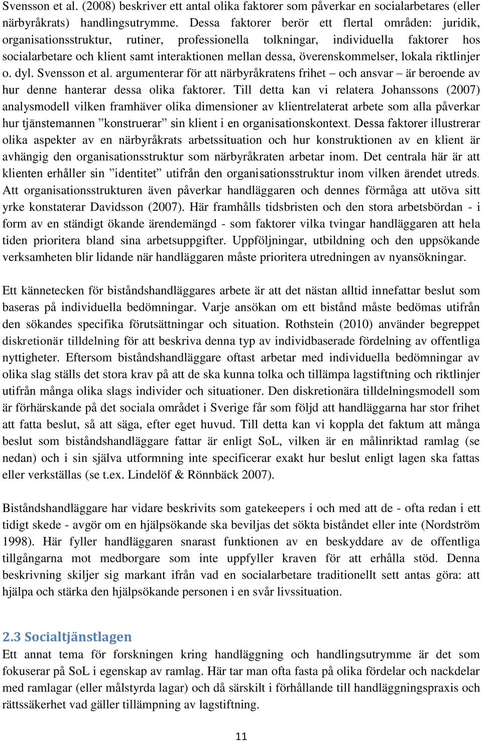 överenskommelser, lokala riktlinjer o. dyl. Svensson et al. argumenterar för att närbyråkratens frihet och ansvar är beroende av hur denne hanterar dessa olika faktorer.