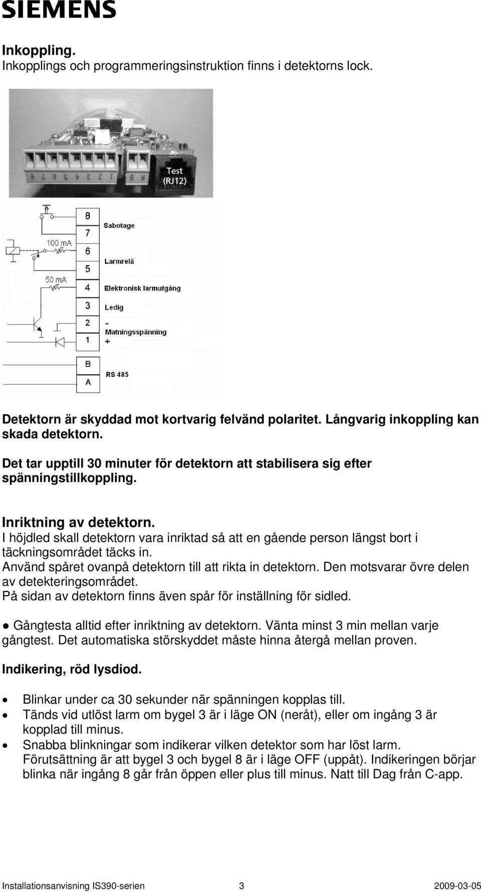 I höjdled skall detektorn vara inriktad så att en gående person längst bort i täckningsområdet täcks in. Använd spåret ovanpå detektorn till att rikta in detektorn.