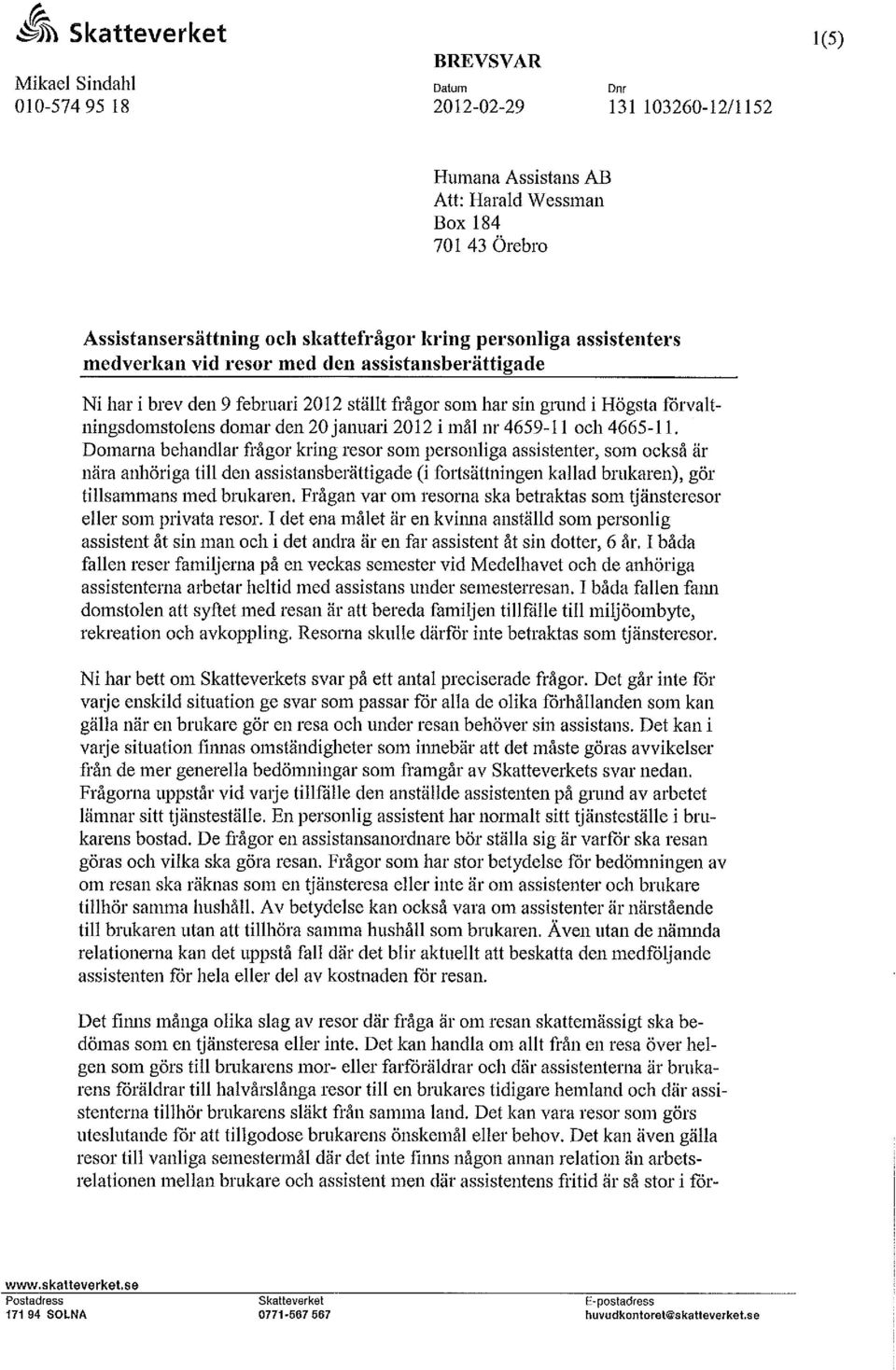 Domarna behandlar frågor kring resor som personliga assistenter, som också är nära anhöriga till den assistansberättigade (i fortsättningen kallad brukaren), gör tillsammans med bnikaren.