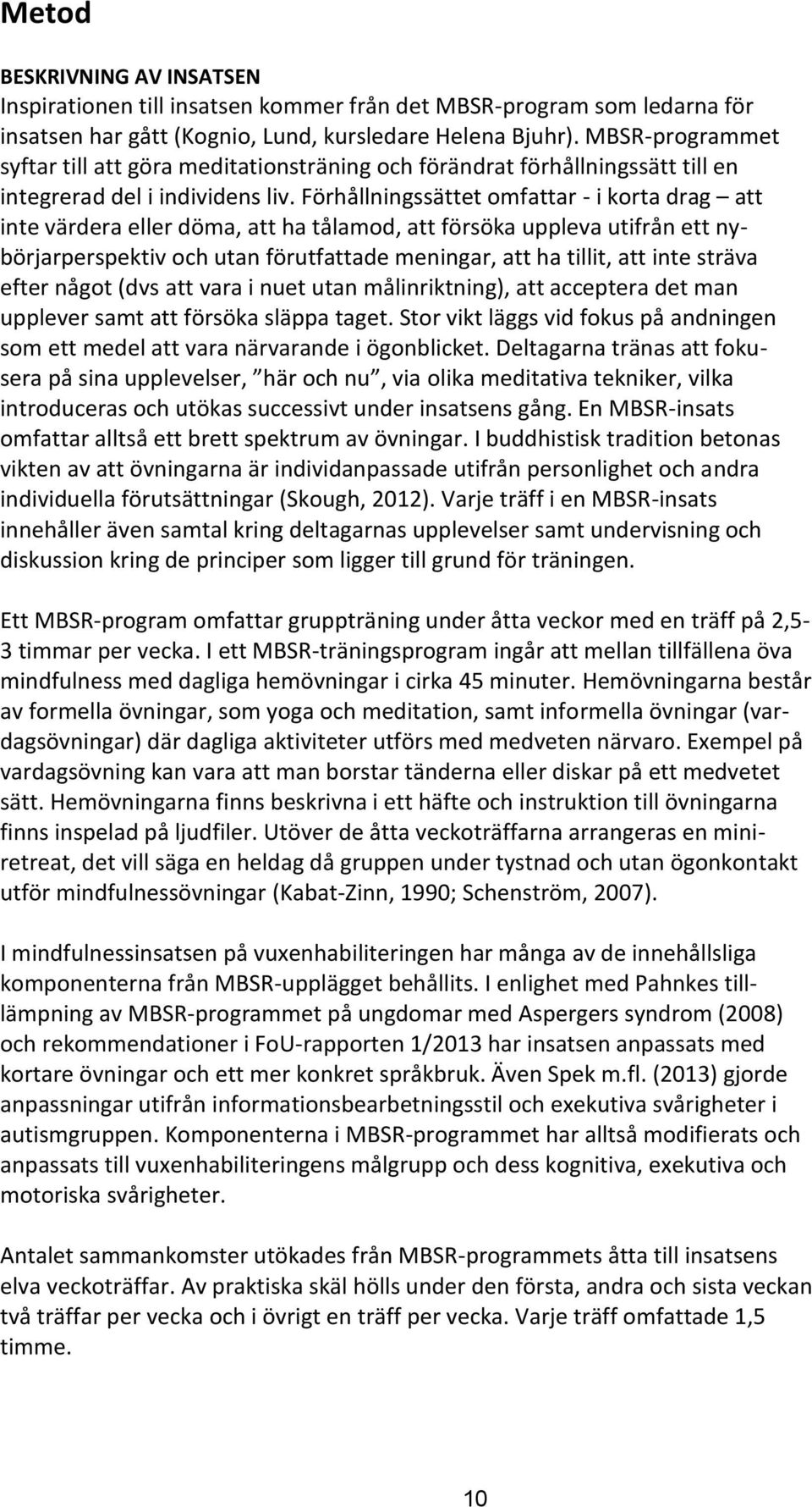 Förhållningssättet omfattar - i korta drag att inte värdera eller döma, att ha tålamod, att försöka uppleva utifrån ett nybörjarperspektiv och utan förutfattade meningar, att ha tillit, att inte