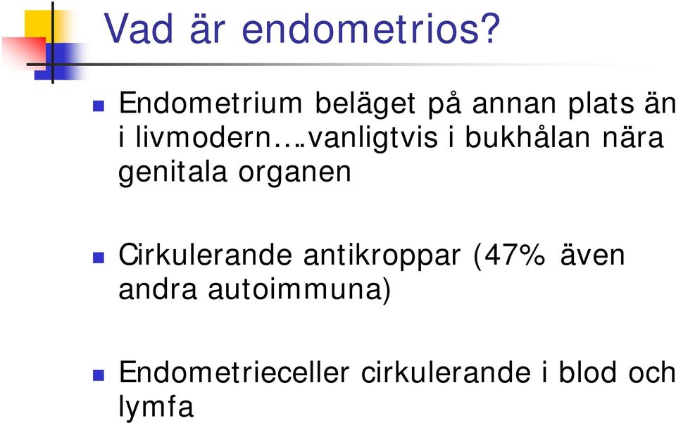 vanligtvis i bukhålan nära genitala organen