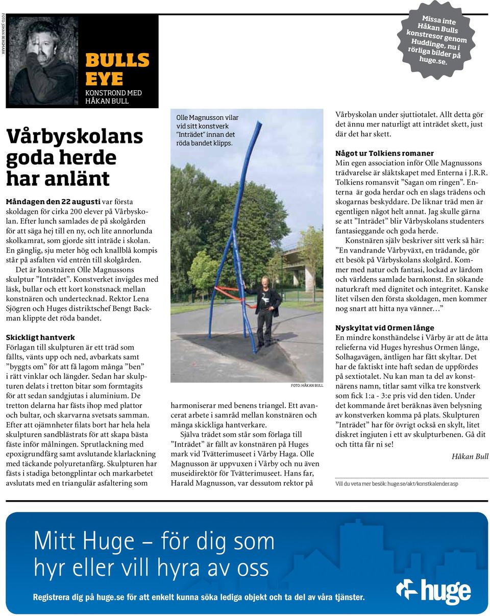 En gänglig, sju meter hög och knallblå kompis står på asfalten vid entrén till skolgården. Det är konstnären Olle Magnussons skulptur Inträdet.