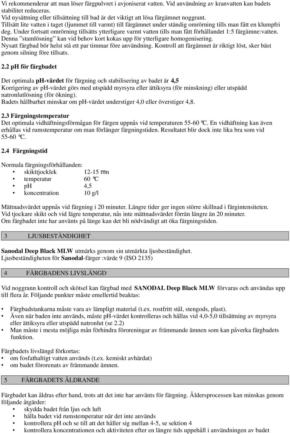 Tillsätt lite vatten i taget (ljummet till varmt) till färgämnet under ständig omrörning tills man fått en klumpfri deg.