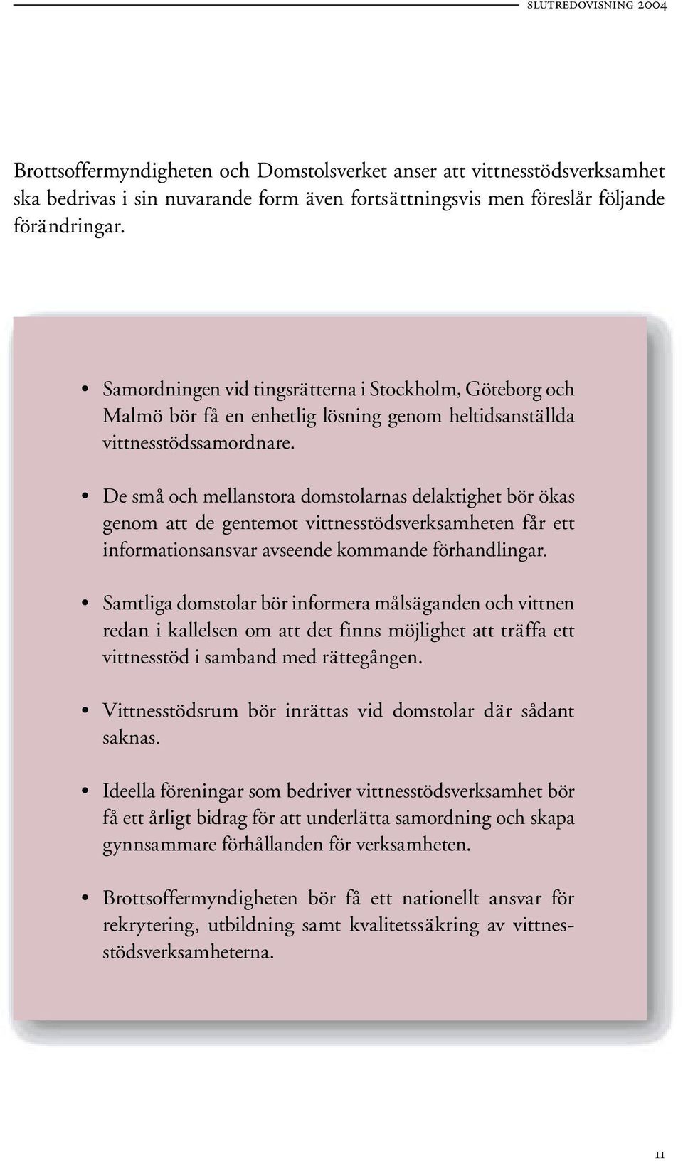 De små och mellanstora domstolarnas delaktighet bör ökas genom att de gentemot vittnesstödsverksamheten får ett informationsansvar avseende kommande förhandlingar.