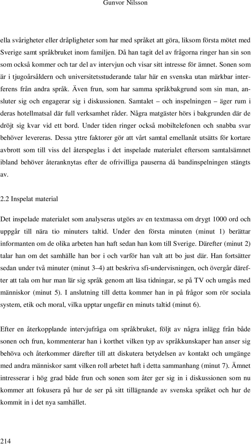 Sonen som är i tjugoårsåldern och universitetsstuderande talar här en svenska utan märkbar interferens från andra språk.