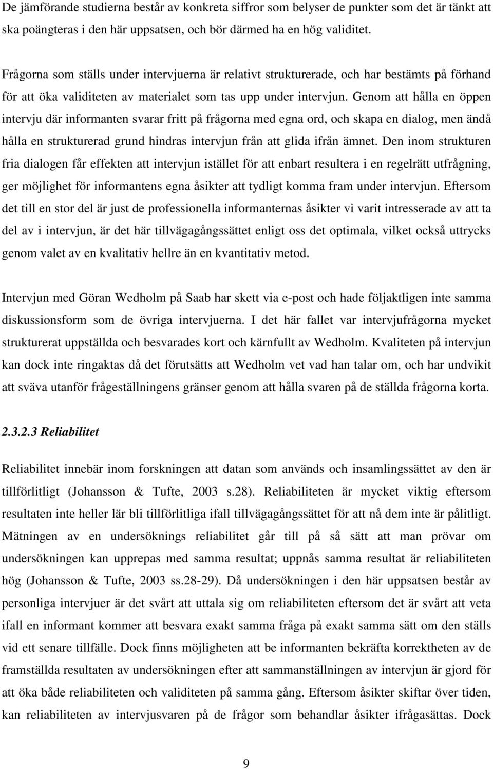 Genom att hålla en öppen intervju där informanten svarar fritt på frågorna med egna ord, och skapa en dialog, men ändå hålla en strukturerad grund hindras intervjun från att glida ifrån ämnet.