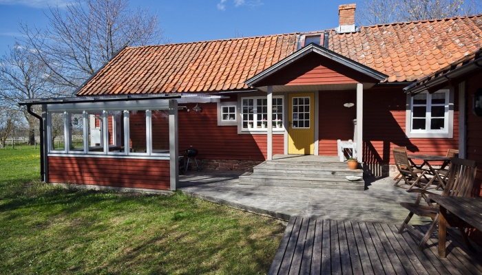 Län Kalmar Gatuadress Kommun Borgholm Storlek 4 rum (3 sovrum) / 90 m² Tillträde tidigast Enligt överenskommelse " Ett underbart charmigt hus med skyddad baksida i perfekt söderläge.