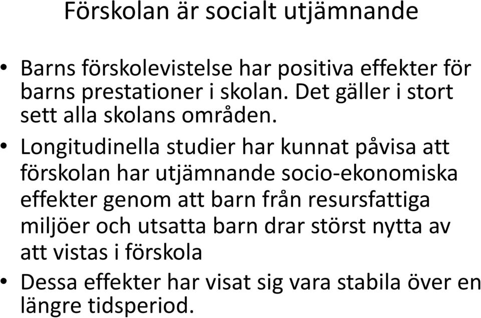 Longitudinella studier har kunnat påvisa att förskolan har utjämnande socio-ekonomiska effekter genom att