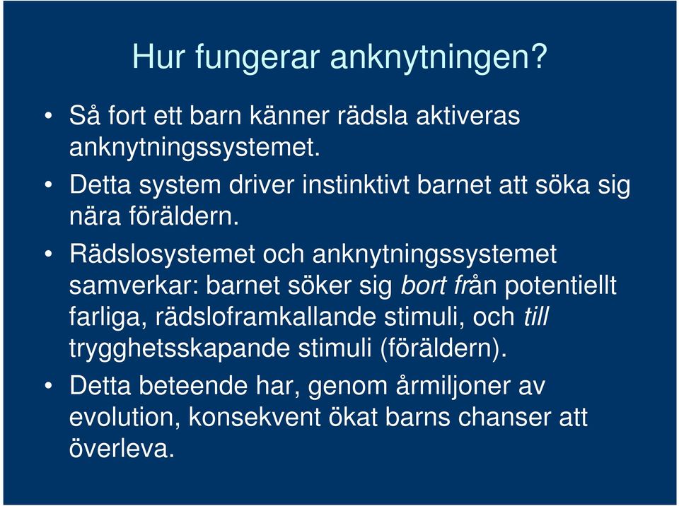 Rädslosystemet och anknytningssystemet samverkar: barnet söker sig bort från potentiellt farliga,