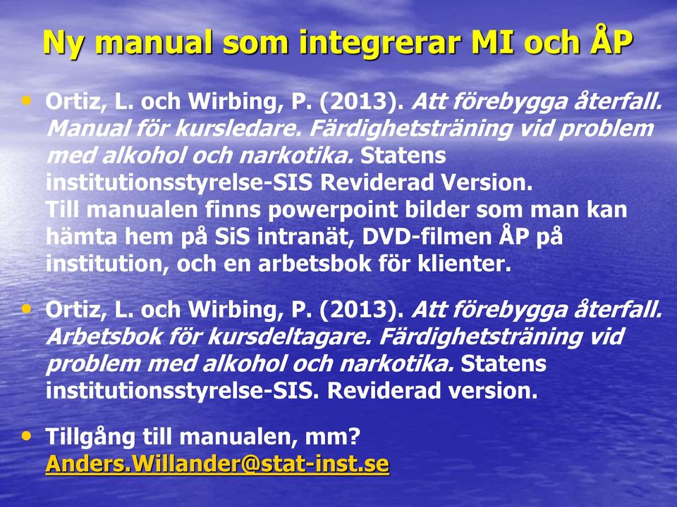 Till manualen finns powerpoint bilder som man kan hämta hem på SiS intranät, DVD-filmen ÅP på institution, och en arbetsbok för klienter. Ortiz, L.