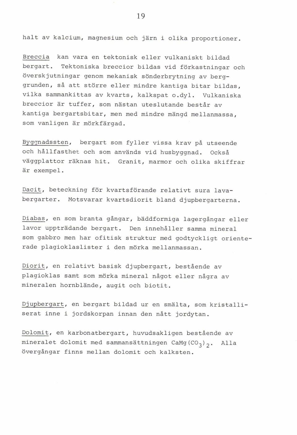 o.dyl. Vulkaniska breccior är tuffer, som nästan uteslutande består av kantiga bergartsbitar, men med mindre mängd mellanmassa, som vanligen är mörkfärgad.