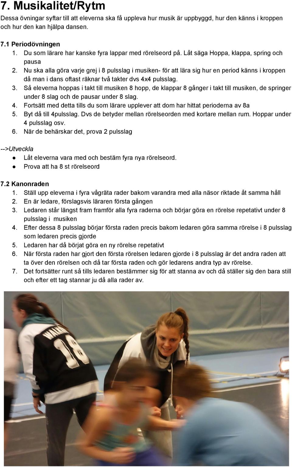 Nu ska alla göra varje grej i 8 pulsslag i musiken för att lära sig hur en period känns i kroppen då man i dans oftast räknar två takter dvs 4x4 pulsslag. 3.