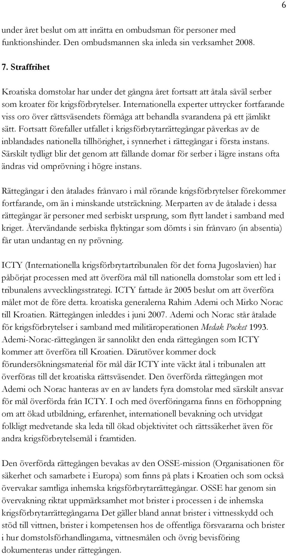 Internationella experter uttrycker fortfarande viss oro över rättsväsendets förmåga att behandla svarandena på ett jämlikt sätt.