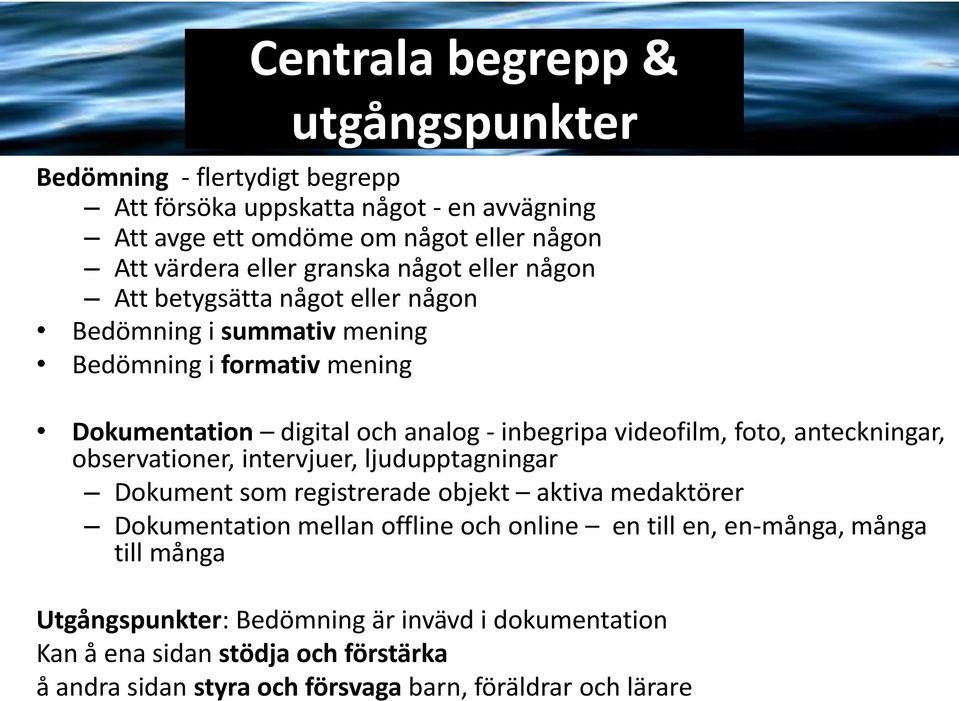 videofilm, foto, anteckningar, observationer, intervjuer, ljudupptagningar Dokument som registrerade objekt aktiva medaktörer Dokumentation mellan offline och online en