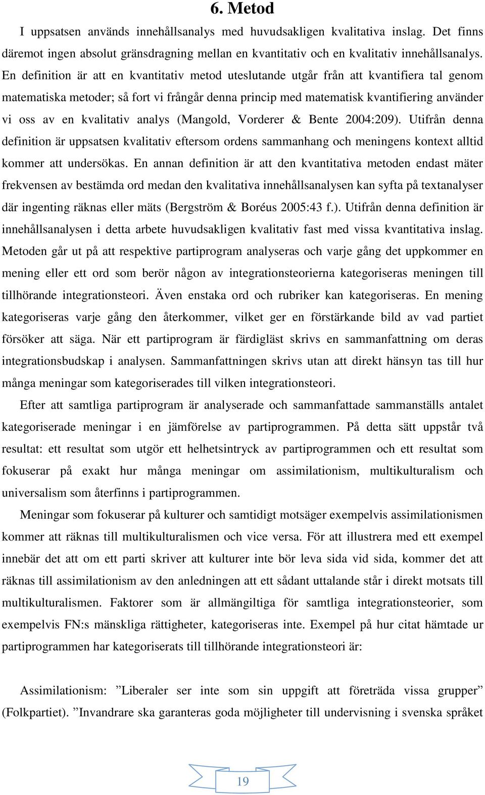 kvalitativ analys (Mangold, Vorderer & Bente 2004:209). Utifrån denna definition är uppsatsen kvalitativ eftersom ordens sammanhang och meningens kontext alltid kommer att undersökas.