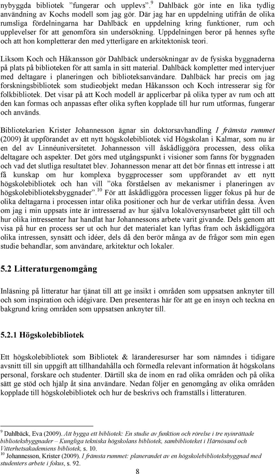 Uppdelningen beror på hennes syfte och att hon kompletterar den med ytterligare en arkitektonisk teori.