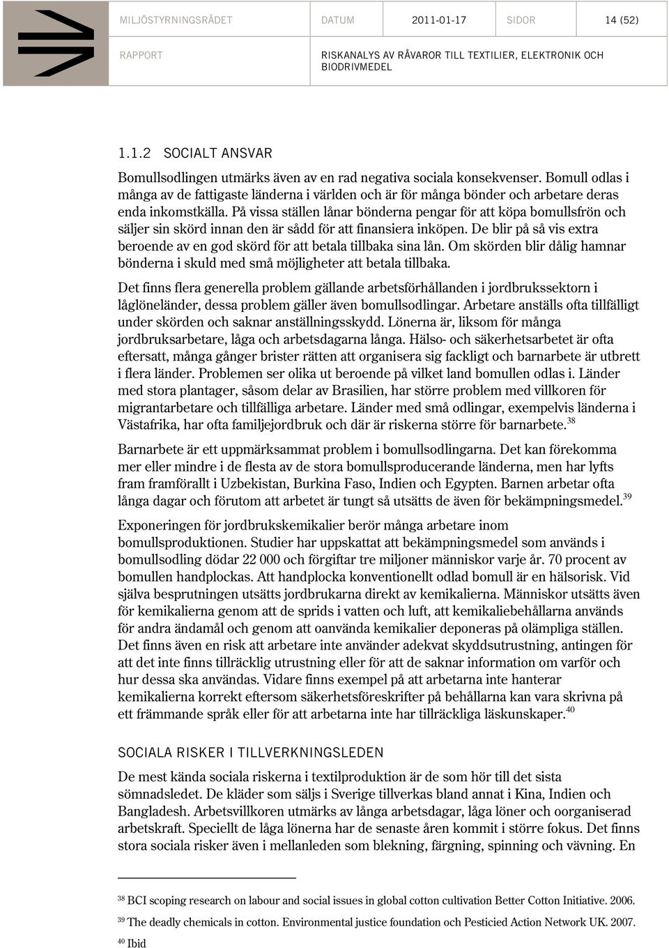 På vissa ställen lånar bönderna pengar för att köpa bomullsfrön och säljer sin skörd innan den är sådd för att finansiera inköpen.