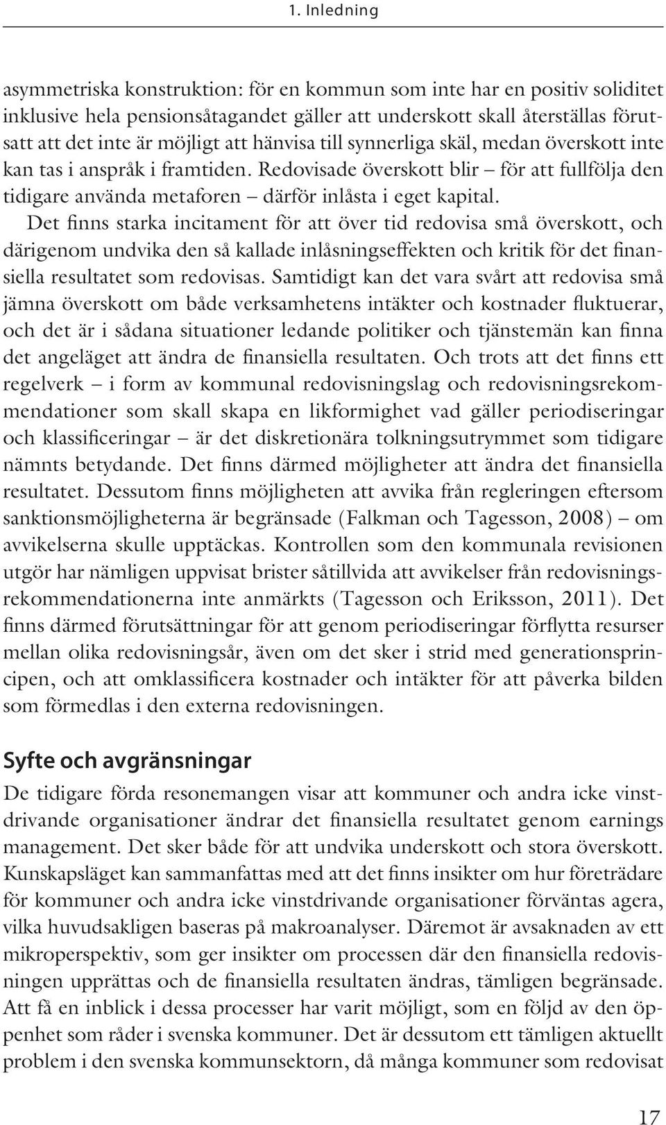 Det finns starka incitament för att över tid redovisa små överskott, och därigenom undvika den så kallade inlåsningseffekten och kritik för det finansiella resultatet som redovisas.