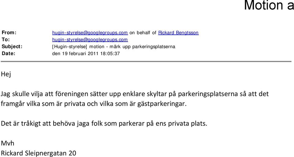 vilja att föreningen sätter upp enklare skyltar på parkeringsplatserna så att det framgår vilka som är privata och