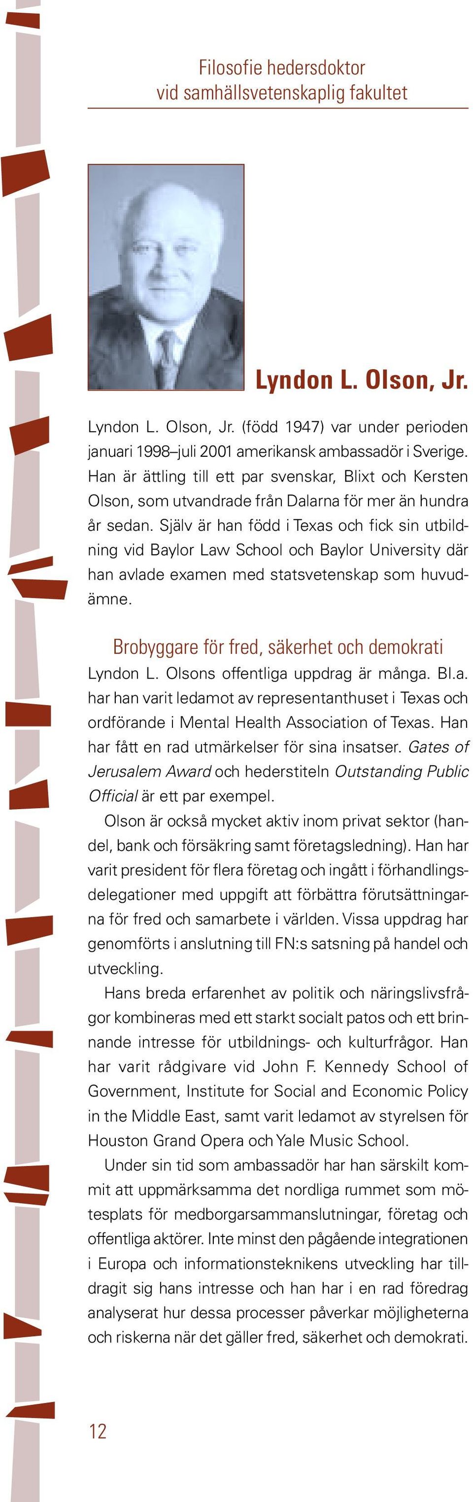 Själv är han född i Texas och fick sin utbildning vid Baylor Law School och Baylor University där han avlade examen med statsvetenskap som huvudämne.