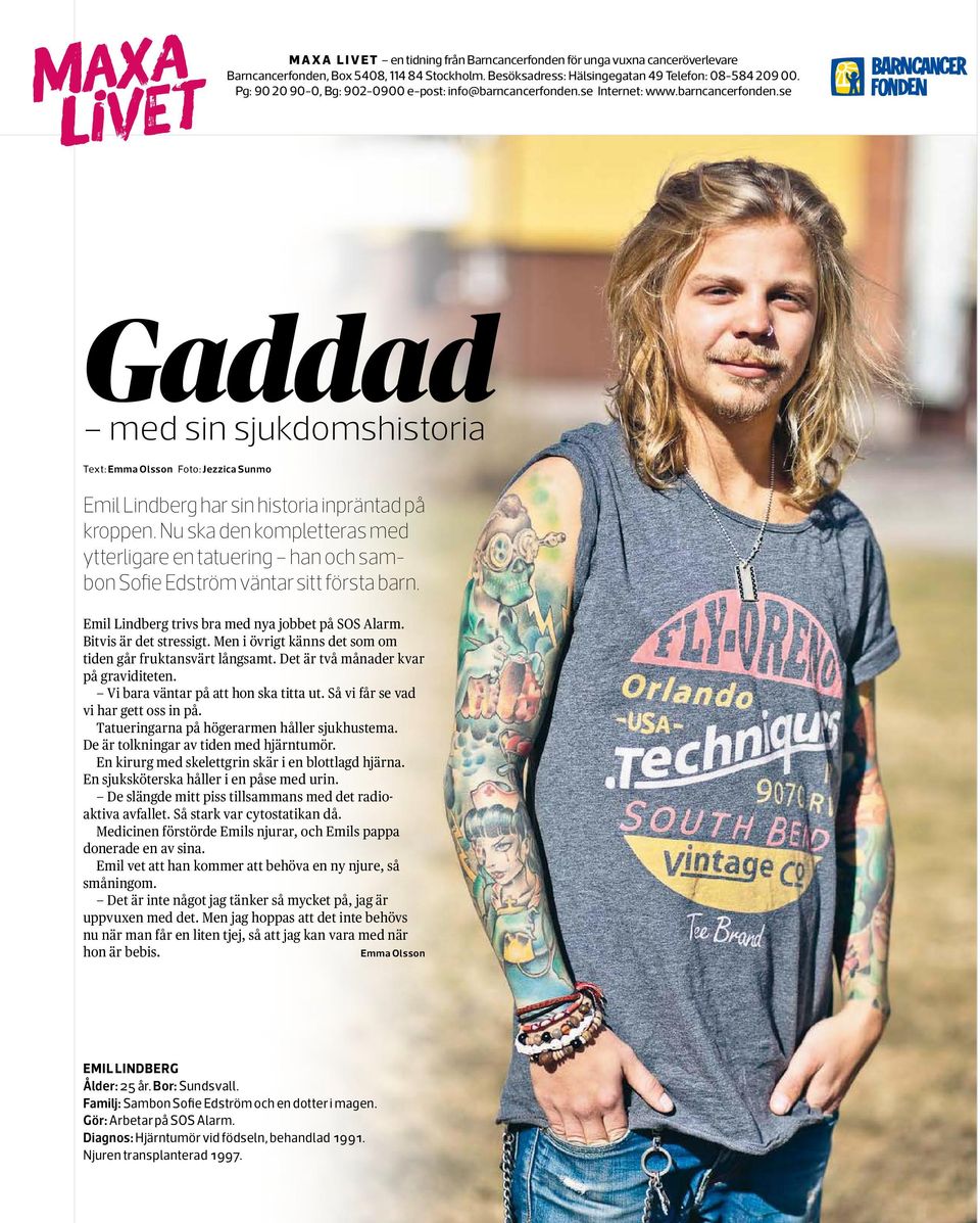 Nu ska den kompletteras med ytterligare en tatuering han och sambon Sofie Edström väntar sitt första barn. Emil Lindberg trivs bra med nya jobbet på SOS Alarm. Bitvis är det stressigt.