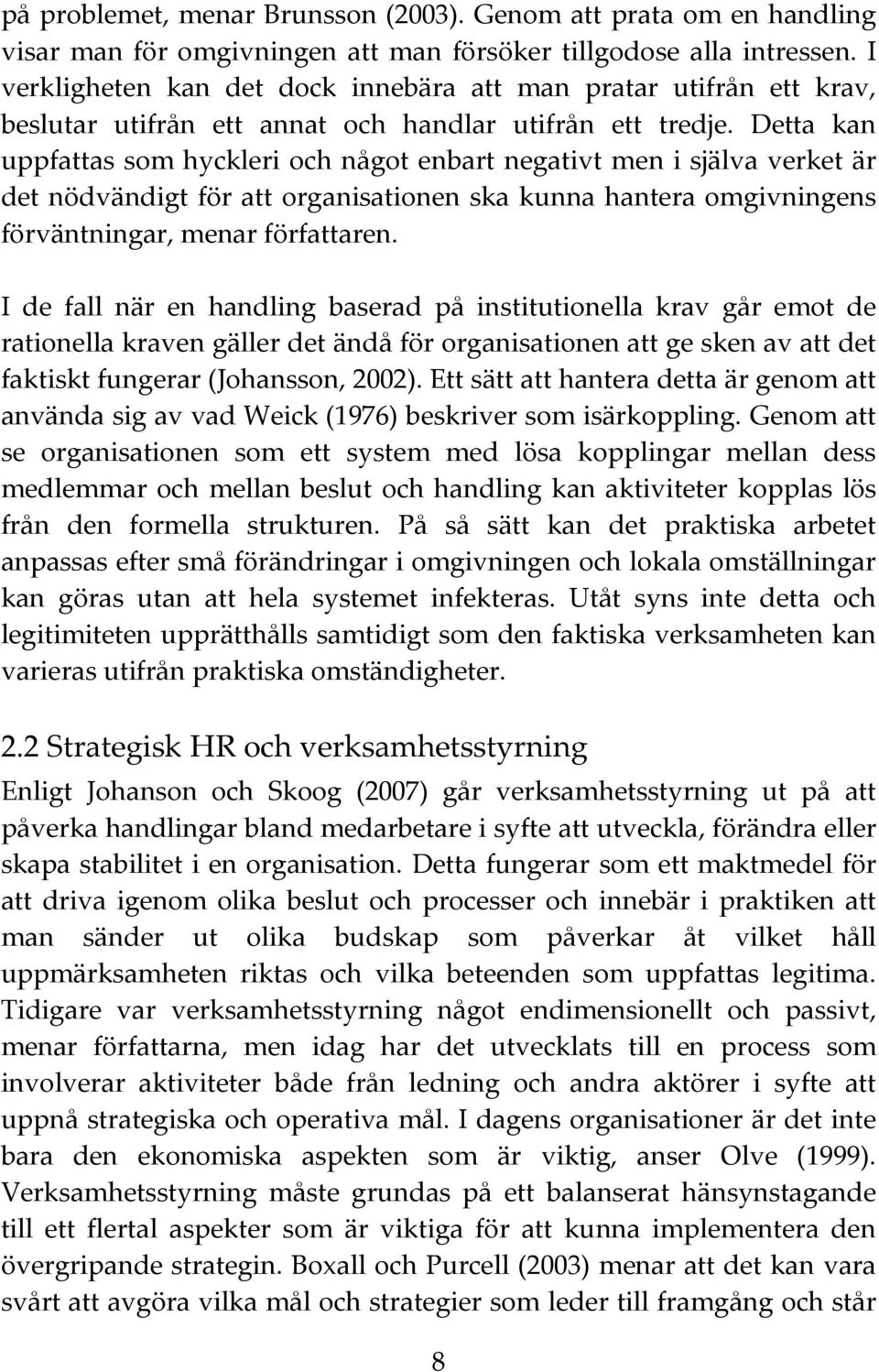 Detta kan uppfattas som hyckleri och något enbart negativt men i själva verket är det nödvändigt för att organisationen ska kunna hantera omgivningens förväntningar, menar författaren.