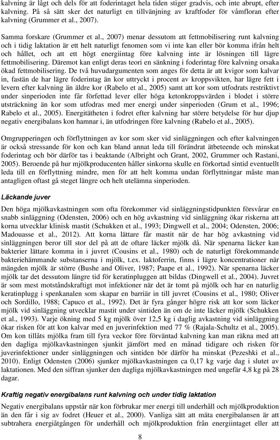 , 2007) menar dessutom att fettmobilisering runt kalvning och i tidig laktation är ett helt naturligt fenomen som vi inte kan eller bör komma ifrån helt och hållet, och att ett högt energiintag före