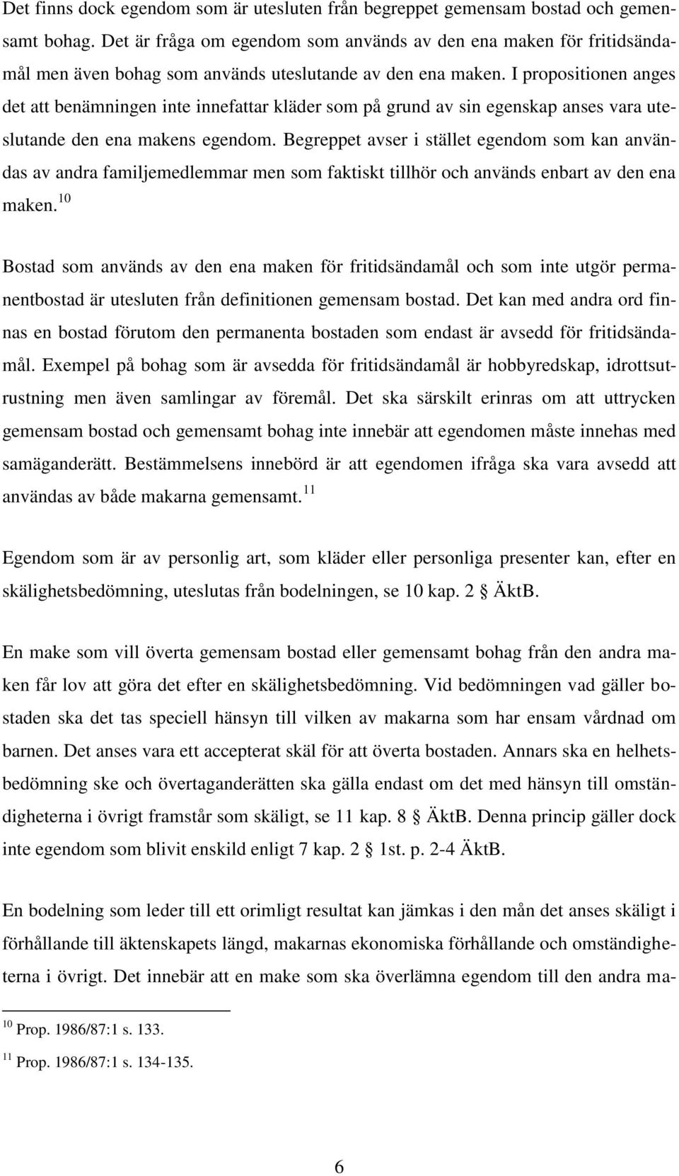 I propositionen anges det att benämningen inte innefattar kläder som på grund av sin egenskap anses vara uteslutande den ena makens egendom.