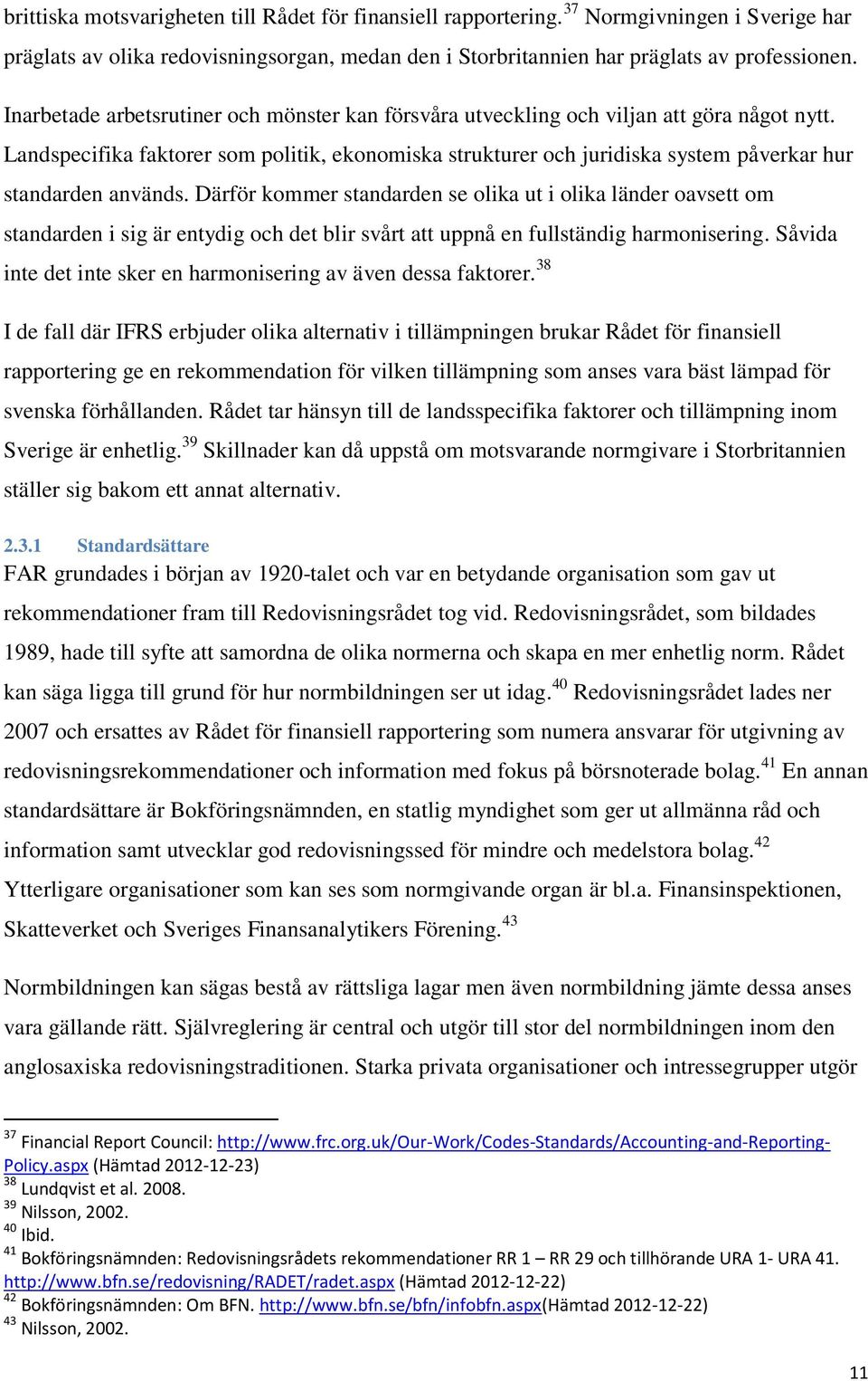 Landspecifika faktorer som politik, ekonomiska strukturer och juridiska system påverkar hur standarden används.