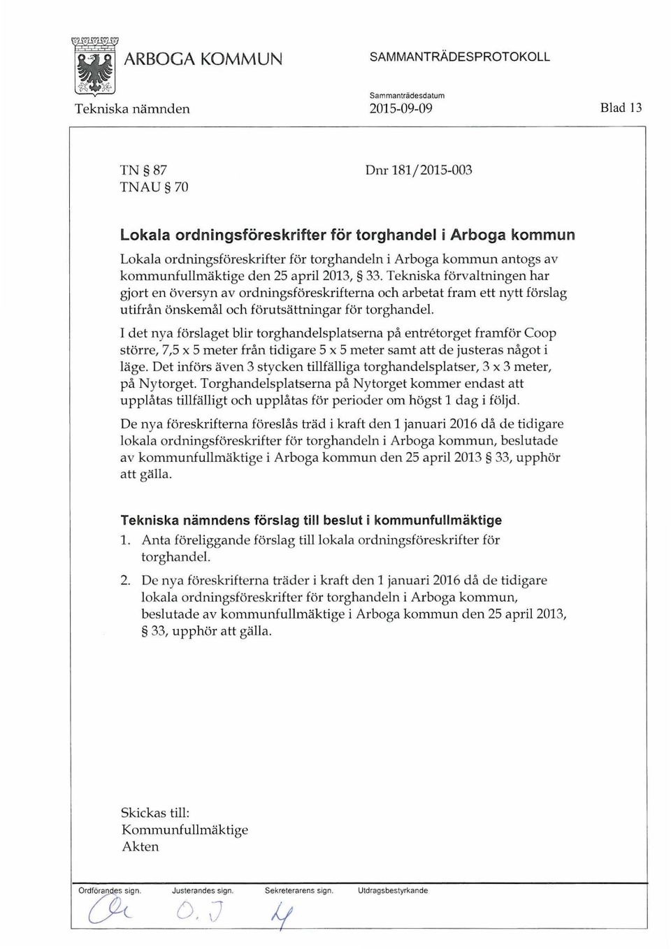 I det nya förslaget blir torghandelsplatserna på entretorget framför Coop större, 7,5 x 5 meter från tidigare 5 x 5 meter samt att de justeras något i läge.