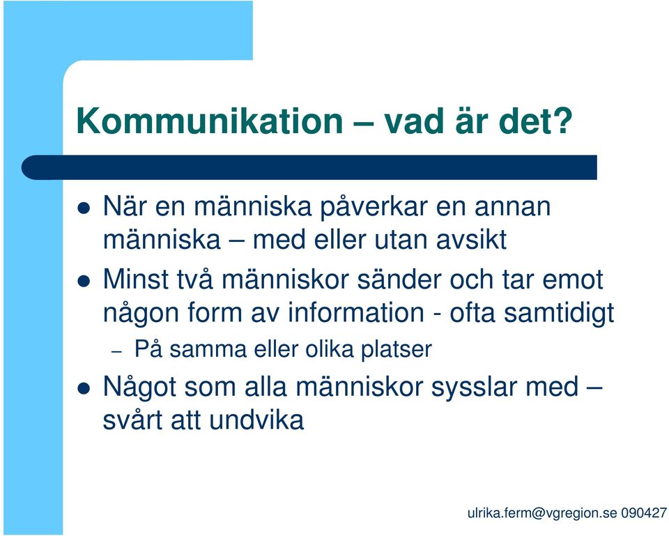 Minst två människor sänder och tar emot någon form av