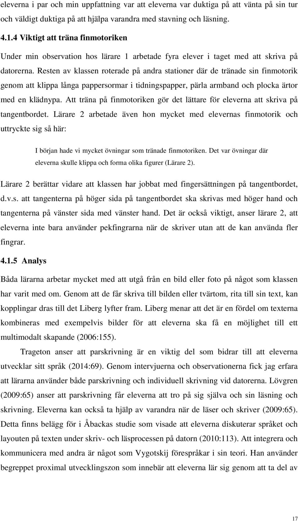 Resten av klassen roterade på andra stationer där de tränade sin finmotorik genom att klippa långa pappersormar i tidningspapper, pärla armband och plocka ärtor med en klädnypa.