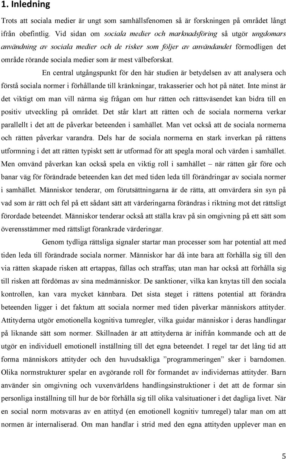 välbeforskat. En central utgångspunkt för den här studien är betydelsen av att analysera och förstå sociala normer i förhållande till kränkningar, trakasserier och hot på nätet.