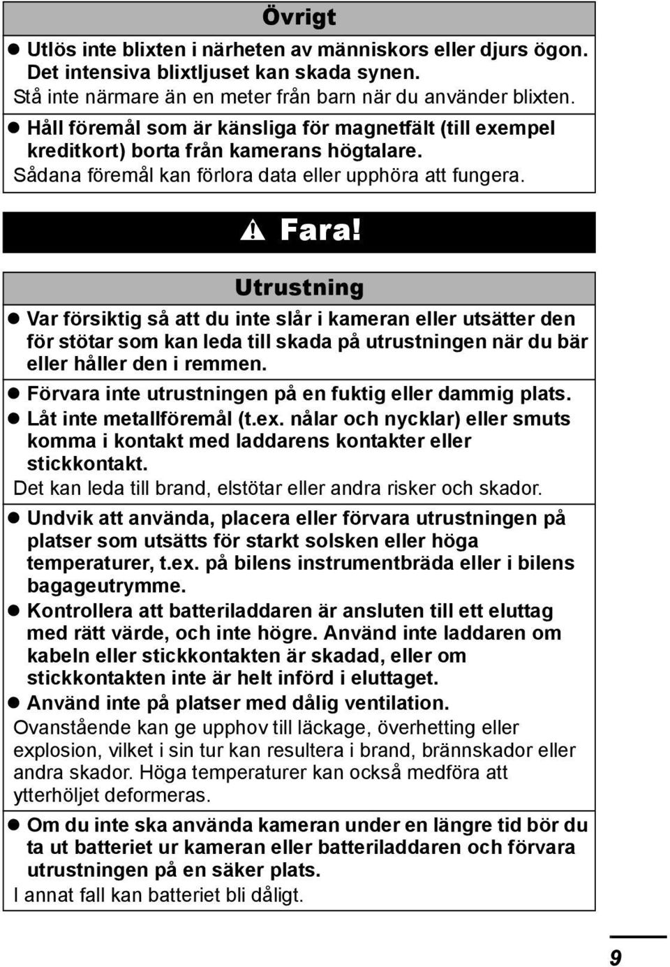 Utrustning Var försiktig så att du inte slår i kameran eller utsätter den för stötar som kan leda till skada på utrustningen när du bär eller håller den i remmen.