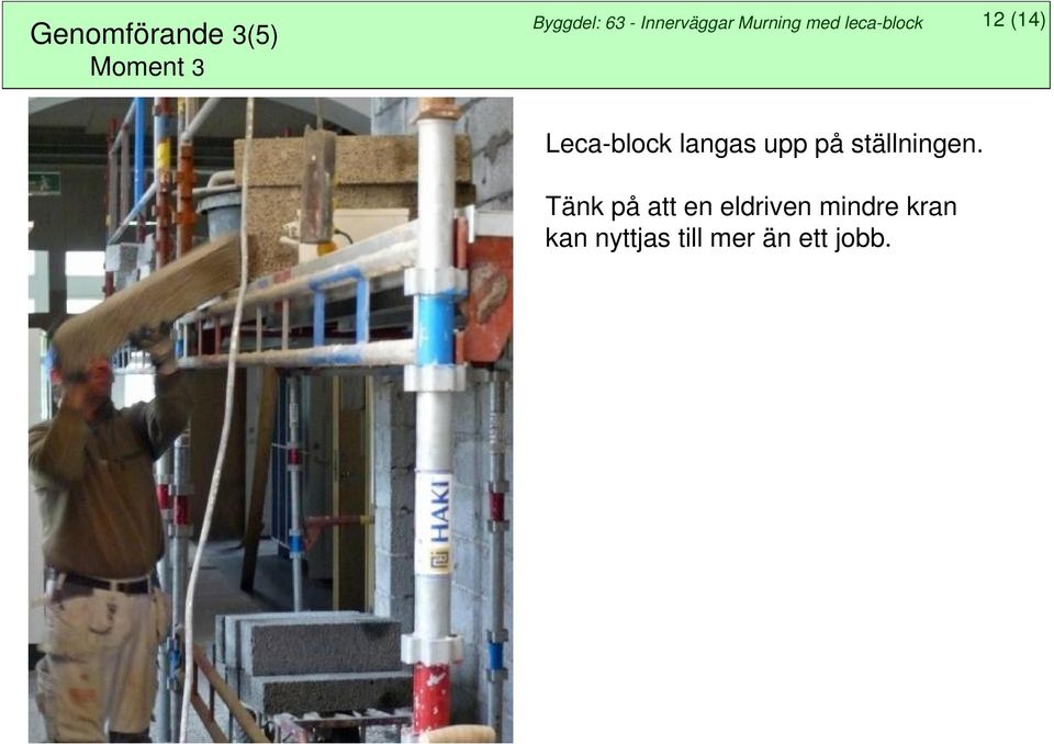 Leca-block langas upp på ställningen.