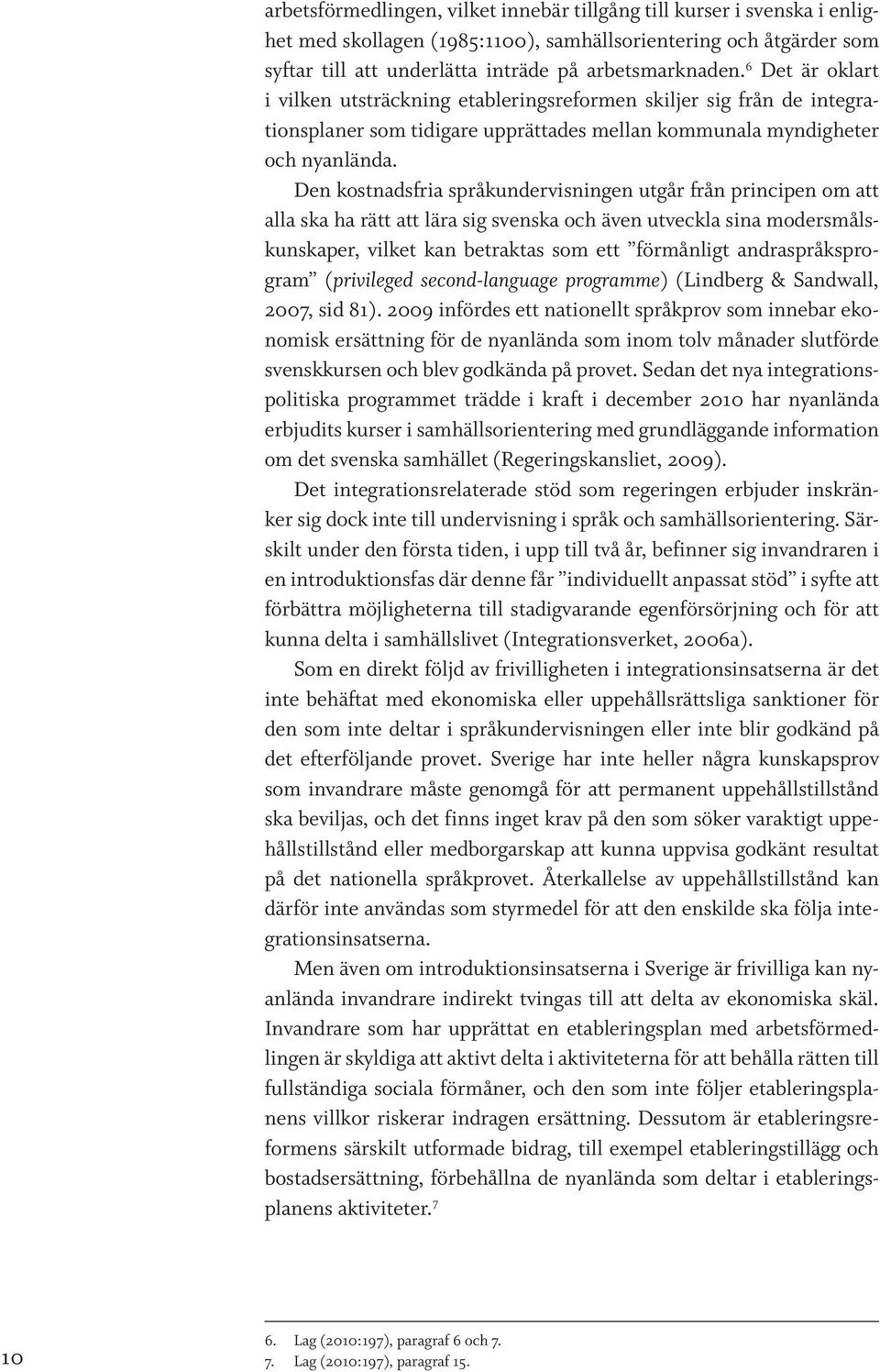 Den kostnadsfria språkundervisningen utgår från principen om att alla ska ha rätt att lära sig svenska och även utveckla sina modersmålskunskaper, vilket kan betraktas som ett förmånligt