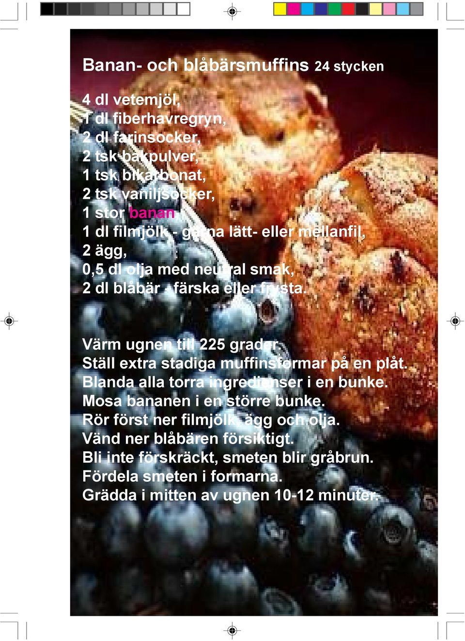 Ställ extra stadiga muffinsformar på en plåt. Blanda alla torra ingredienser i en bunke. Mosa bananen i en större bunke.