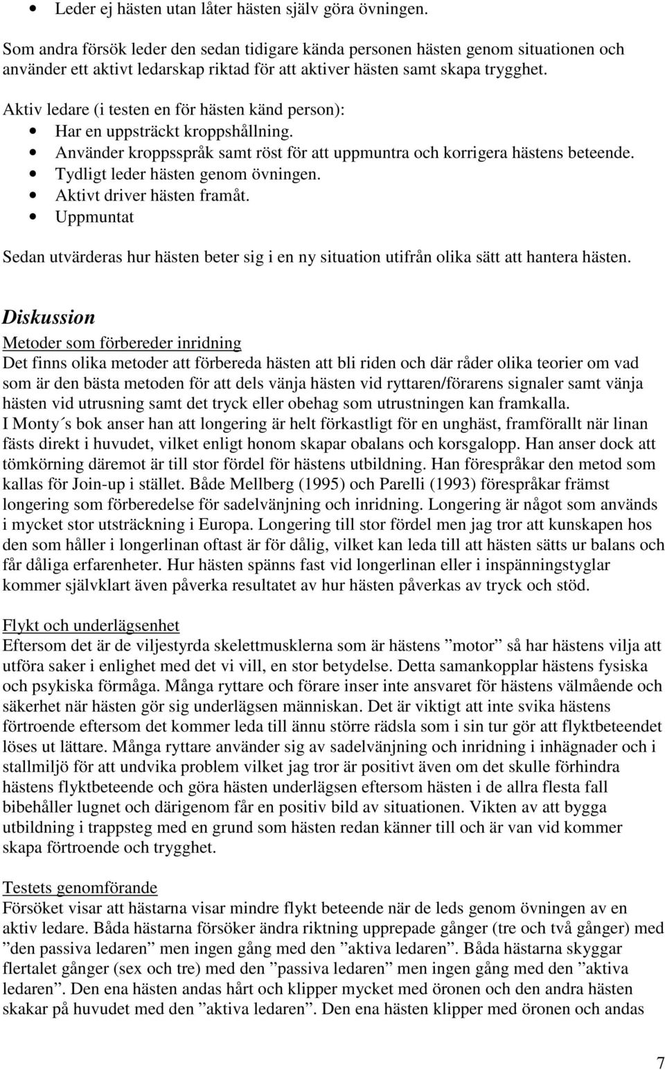 Aktiv ledare (i testen en för hästen känd person): Har en uppsträckt kroppshållning. Använder kroppsspråk samt röst för att uppmuntra och korrigera hästens beteende.