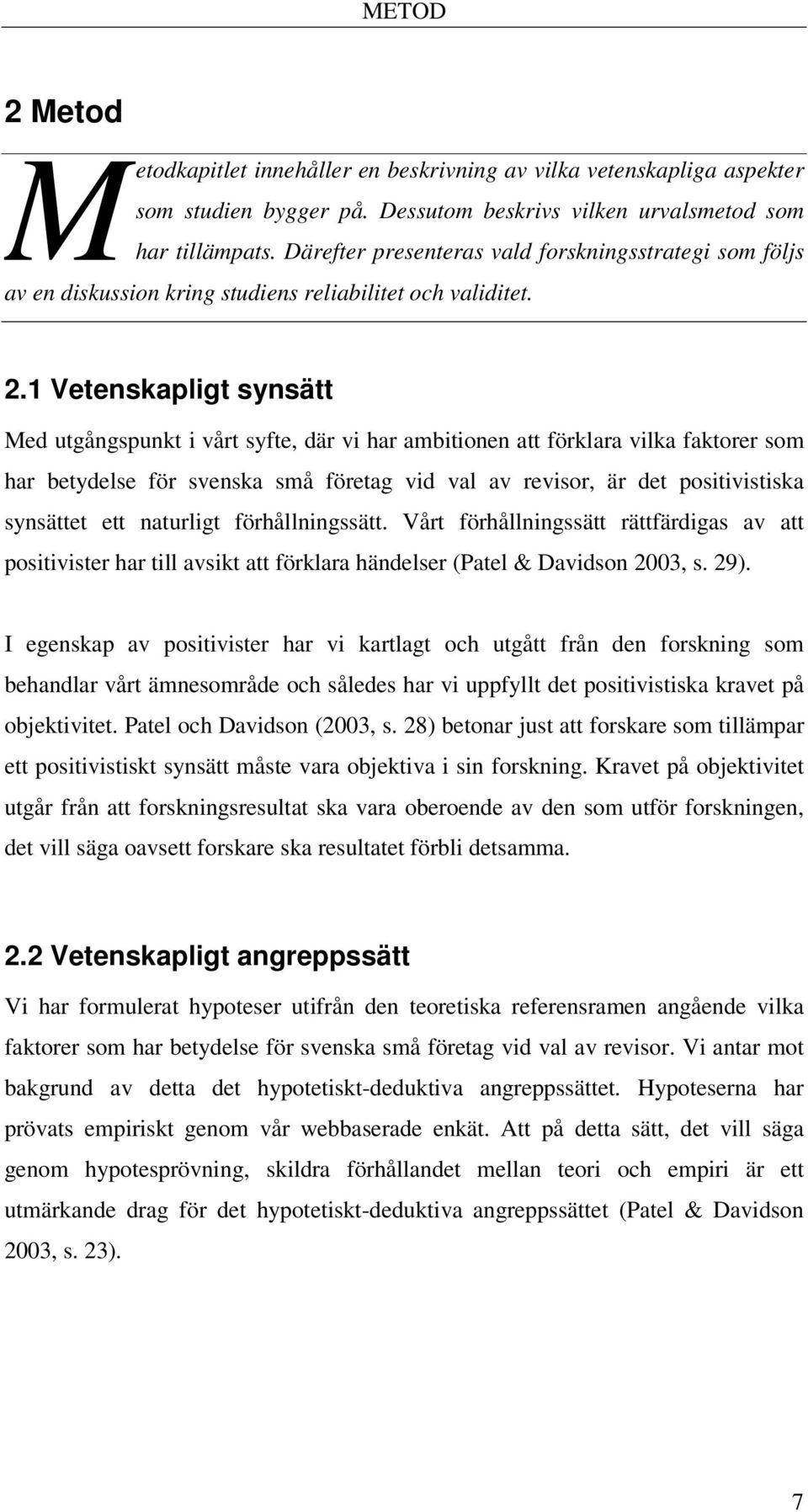 1 Vetenskapligt synsätt Med utgångspunkt i vårt syfte, där vi har ambitionen att förklara vilka faktorer som har betydelse för svenska små företag vid val av revisor, är det positivistiska synsättet