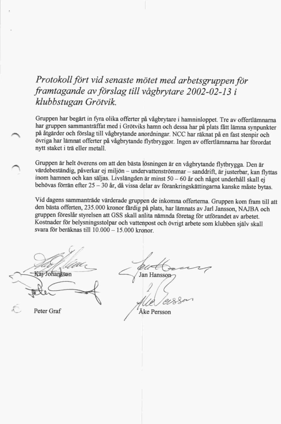 NCC har räknat på en fast stenpir och övriga har lämnat offerter på vågbrytande flytbryggor. Ingen av offertlämnarna har förordat nytt staket i trä eller metall.