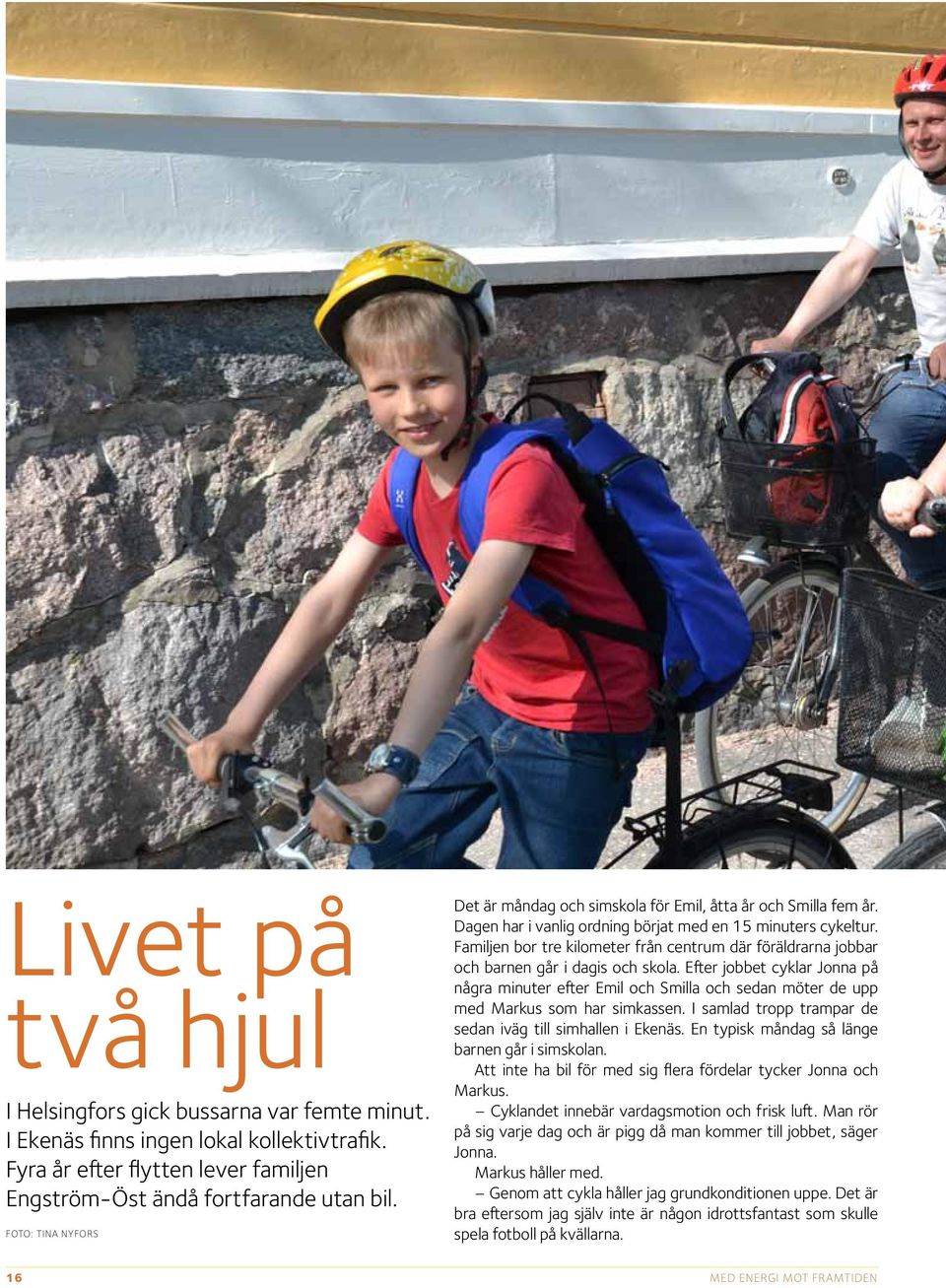 Familjen bor tre kilometer från centrum där föräldrarna jobbar och barnen går i dagis och skola.