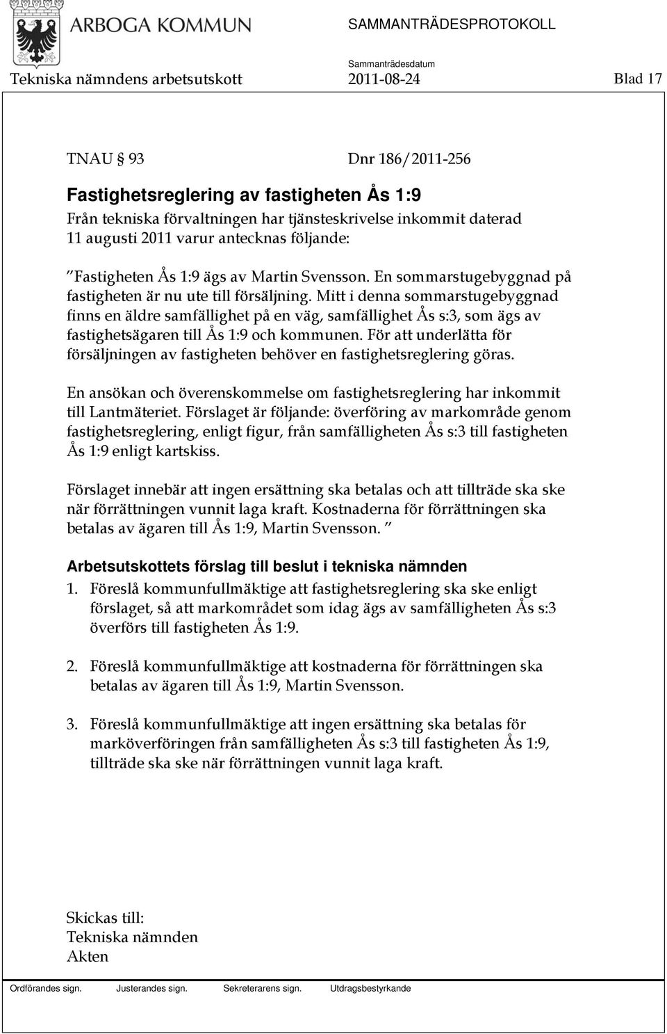 Mitt i denna sommarstugebyggnad finns en äldre samfällighet på en väg, samfällighet Ås s:3, som ägs av fastighetsägaren till Ås 1:9 och kommunen.