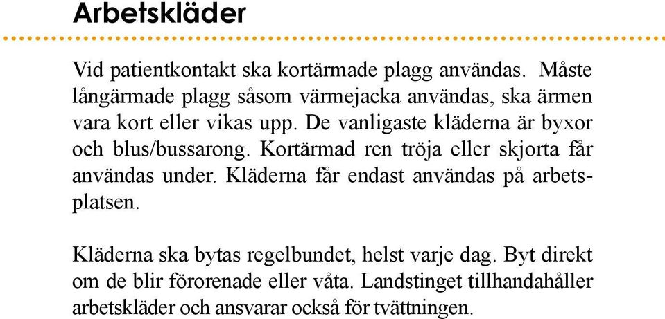 De vanligaste kläderna är byxor och blus/bussarong. Kortärmad ren tröja eller skjorta får användas under.