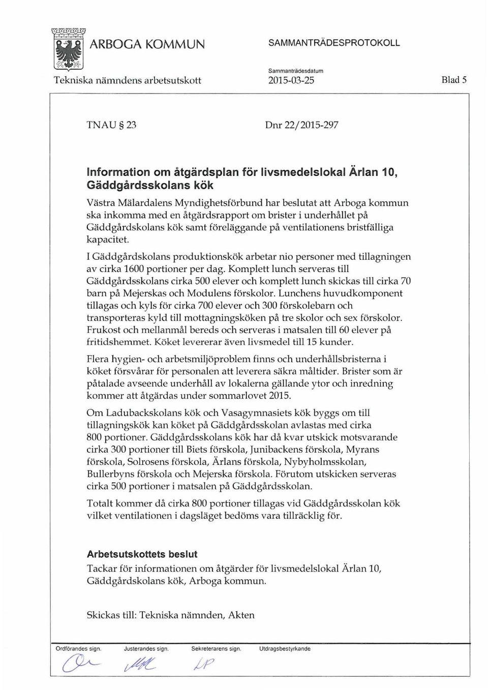 I Gäddgårdskolans produktionskök arbetar nio personer med tillagningen av cirka 1600 portioner per dag.